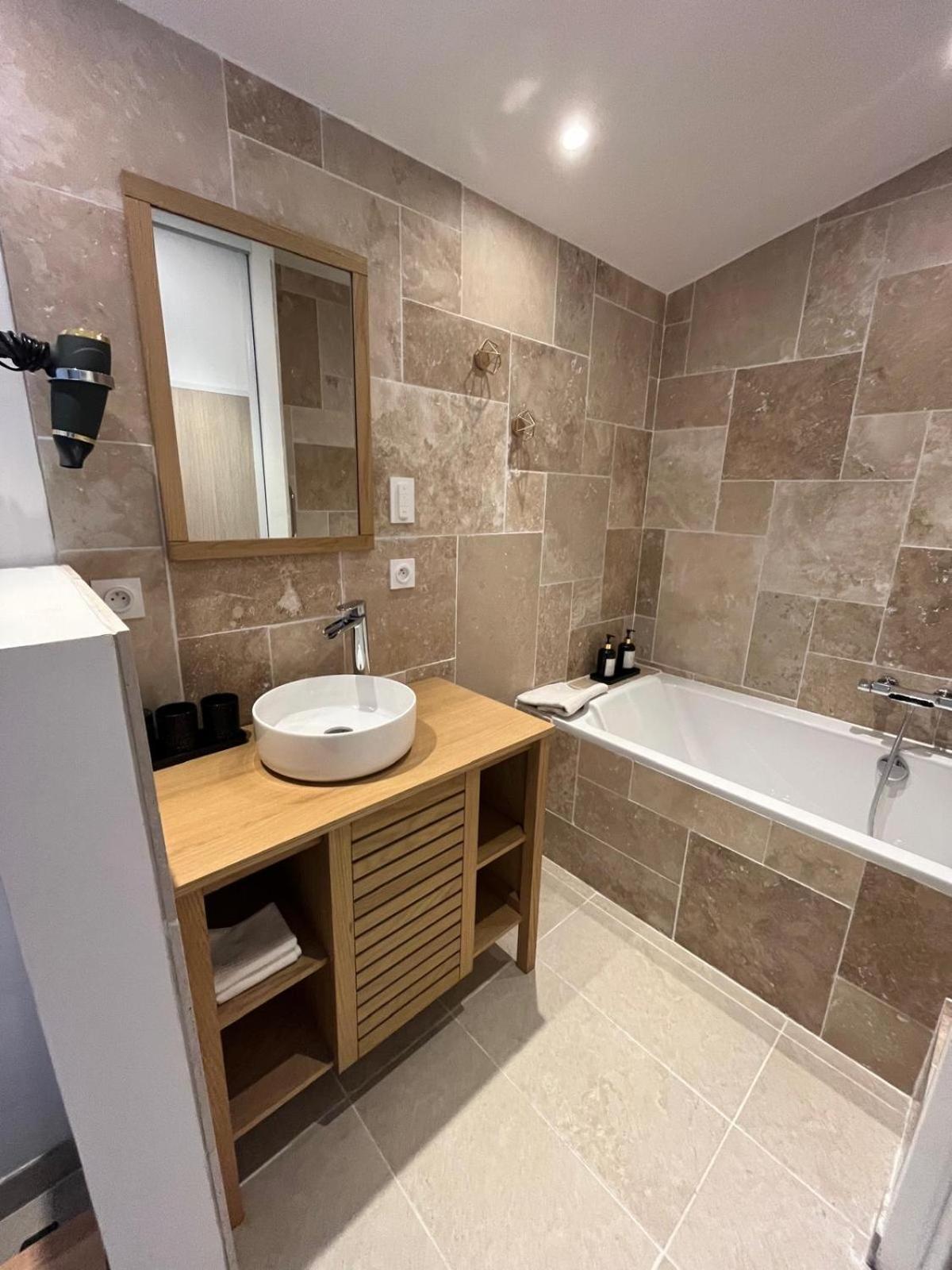 Suite Avec Sauna 36M² Niort Bagian luar foto